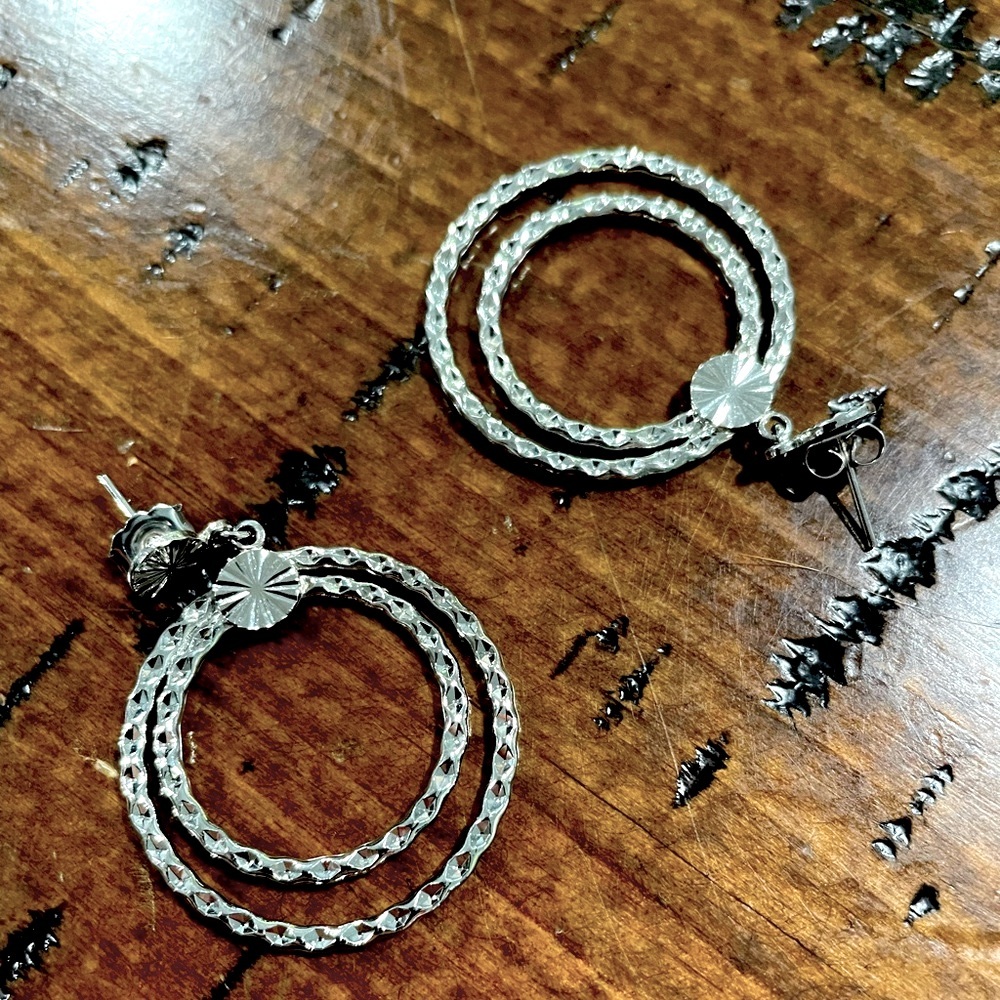 Women’s Silver Plated Hoop Loop Earrings Fairly New